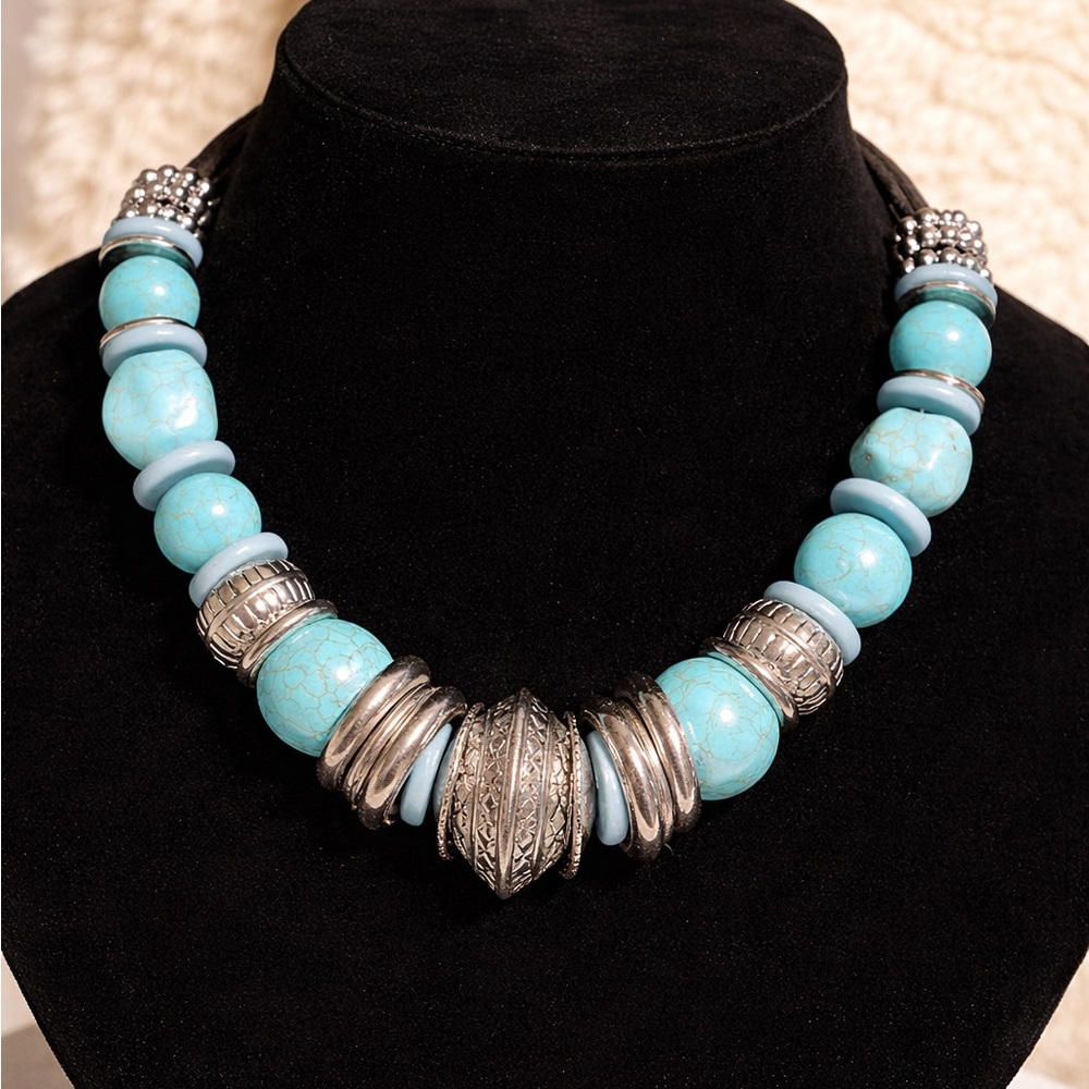 Jules brand silver and turquoise beaded necklace. 10” Chunky style large beads